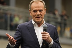 Donald Tusk na spotkaniu w Piasecznie