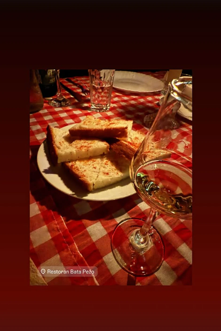 Milena Popović u kafani