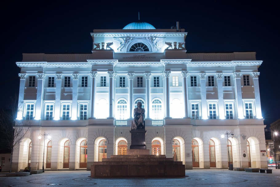 Siedziba Polskiej Akademii Nauk. Kwota, jaką w nieuprawniony sposób pobrali dyrektorzy poszczególnych instytutów może jeszcze się zwiększyć