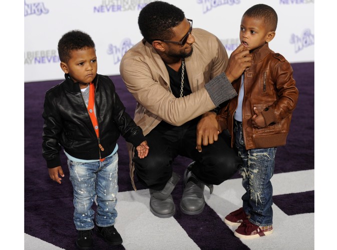 Piosenkarz Usher z synami