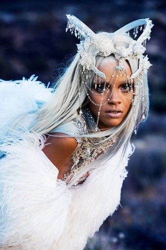 Rihanna na zdjęciach z sesji dla 'Tush Magazine'