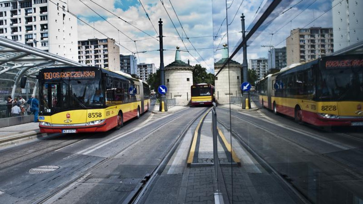 W czasie Świąt Wielkanocnych część linii autobusowych i tramwajowych zostanie zawieszonych, inne będą kursowały według specjalnych rozkładów. Zostanie uruchomiona specjalna linia autobusowa C40, którą będzie można dojechać na Cmentarz Północny. W związku ze zbliżającymi się świętami wielkanocnymi szykują się spore zmiany w komunikacji miejskiej. Pierwsze wchodzą w życie już jutro.