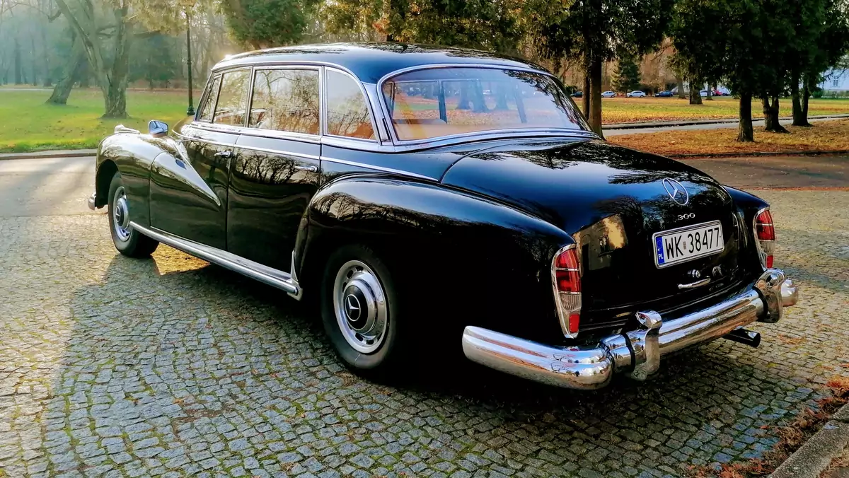 Mercedes 300d - rządowa limuzyna z czasów PRL