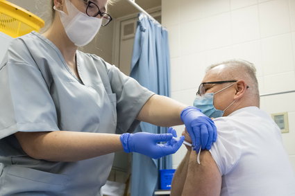 Zaszczepieni będą traktowani inaczej. Rząd pracuje nad rozporządzeniem