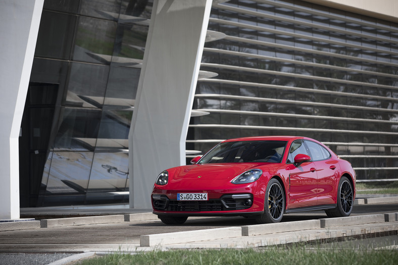 Porsche Panamera GTS - rodzinna rakieta