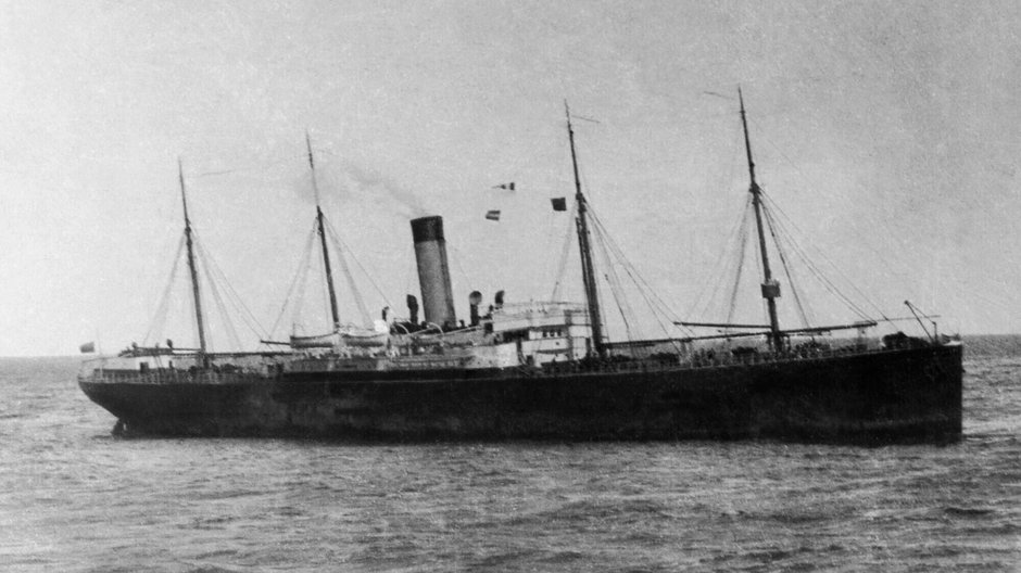 SS Californian — zdjęcie prawdopodobnie zostało zrobione przez jednego z pasażerów statku Carpathia, który jako pierwszy pojawił się w miejscu zatonięcia Titanica