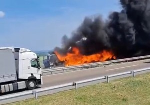 Izbio veliki požar na kamionu
