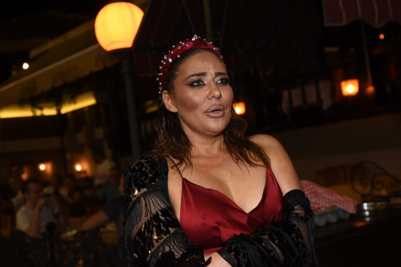 ANA NIKOLIĆ OČAJNA ZBOG RALETOVOG ZDRAVSTVENOG STANJA: "Sve je gore i gore, treba da bude vezan"