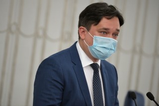 Wiącek w Senacie: Władze powinny poszukiwać rozwiązań bieżących problemów prawnych i politycznych w duchu kompromisu i odpowiedzialności