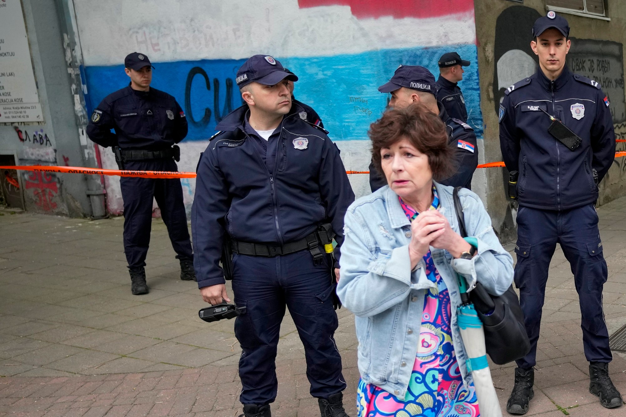 Streľba na základnej škole v srbskom Belehrade si vyžiadala niekoľko obetí.