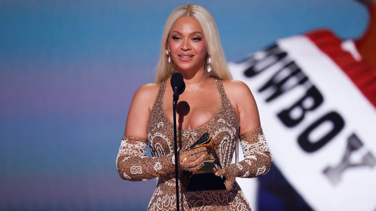 Beyonce ze statuetką na Grammy 2025. Internauci oburzeni: Jay-Z musiał komuś zapłacić