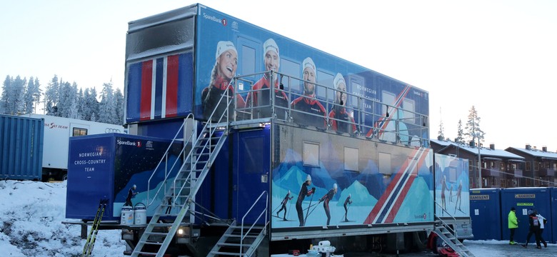 "DDR Norway Ski Team = Doping Team". Tak przywitano Norwegów w Kuusamo