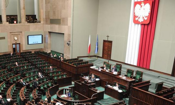 PiS broni krzyża. Jest specjalna uchwała