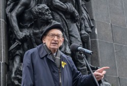 Niemiecka prasa nadal wspomina Bartoszewskiego: Straciliśmy europejską postać stulecia