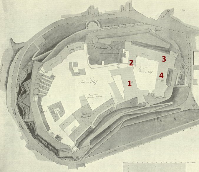 Plan Wawelu z 1848 roku. Naniesiono lokalizację placówek opisanych w tekście: 1. Główna część przytułku w gmachu tak zwanych Kuchni Królewskich; 2. Wnętrza nad bramą (dawne pokoje fraucymeru na pierwszym piętrze); 3. Kaplica przytułku na parterze Kurzej Nogi; 4. Dom Pracy Przymusowej na parterze skrzydła wschodniego.