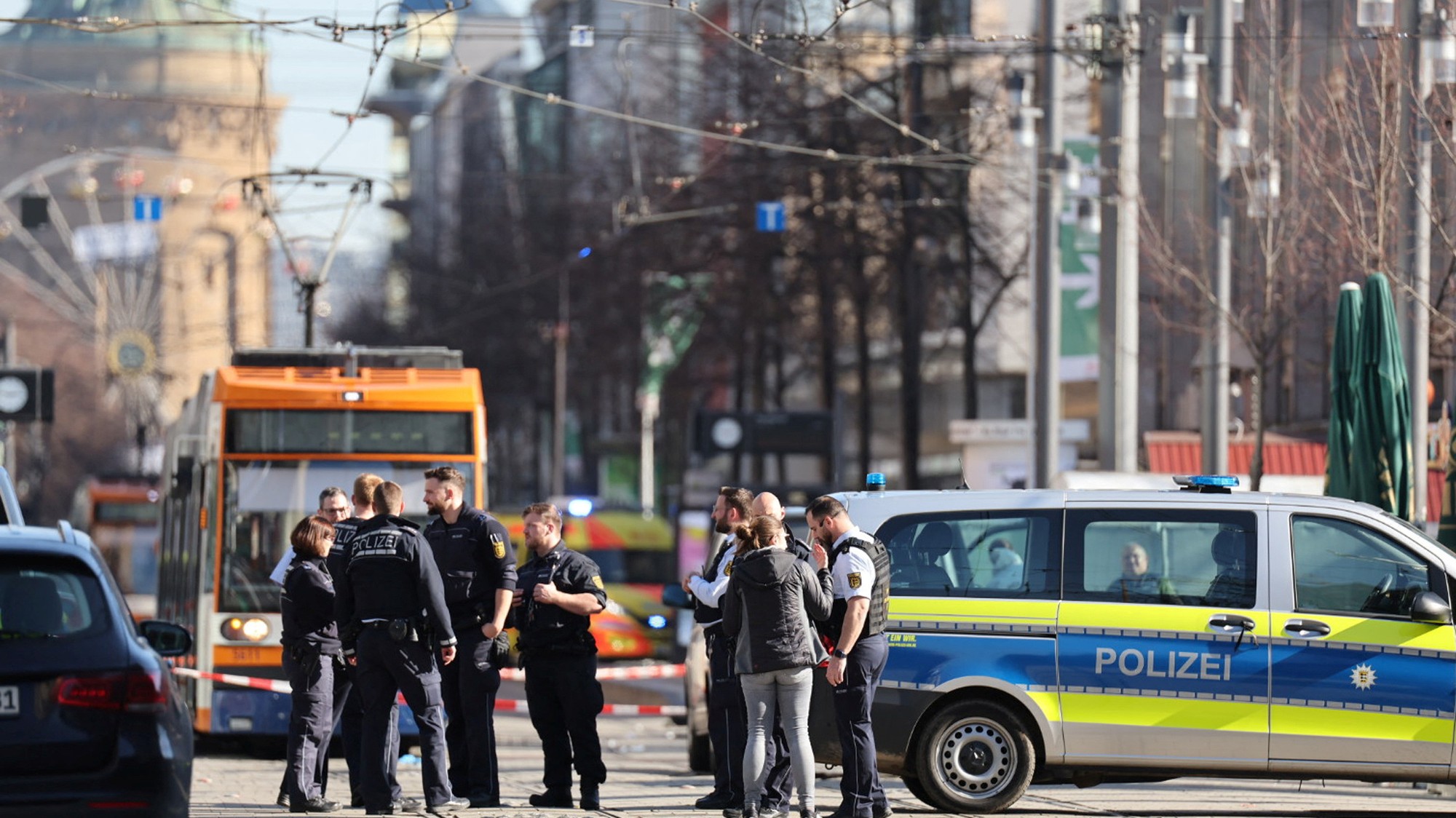 Situácia po náraze auta do davu ľudí v nemeckom Mannheime, 3. marca 2025