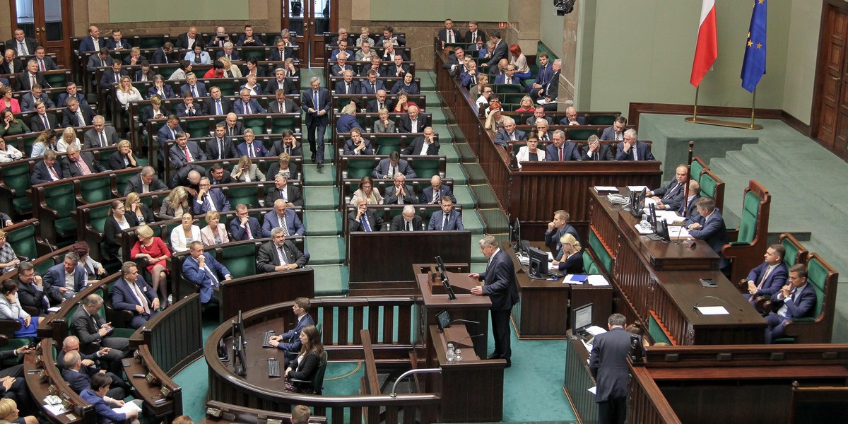 Jest nowy sondaż. Duże zmiany w poparciu dla partii