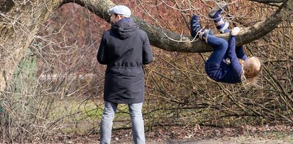 Co wyprawia córka Szyca na oczach ojca? Groźna zabawa