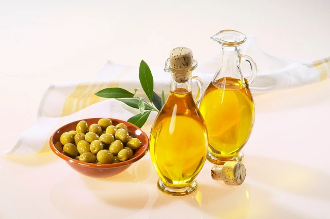 Vaji i ullirit është i pasur me vitaminë E dhe yndyrna omega-3