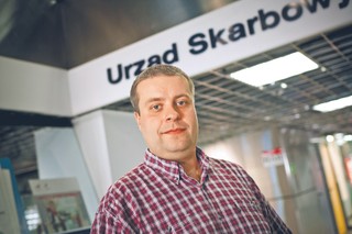 Polacy dobrze oceniają prace skarbówek. Większość załatwia sprawy podczas pierwszej wizyty