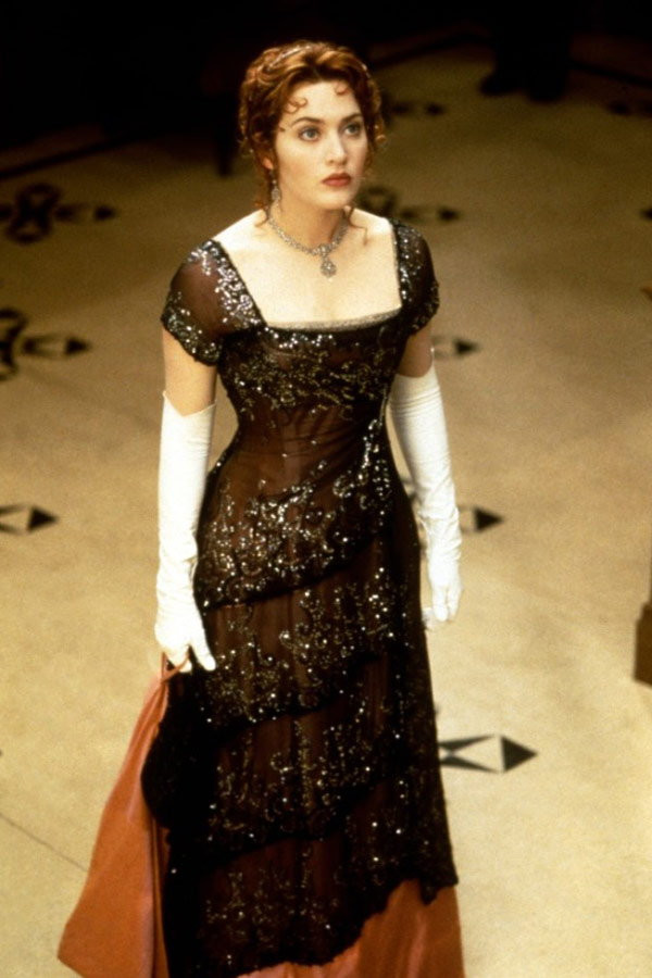 "Titanic" był jednym z najdroższych filmów w historii, ale także zarobił rekordowo dużo. Według niektórych wyliczeń w sumie przyniósł producentom nawet ponad 2 mld dolarów. Ile zarobiła Kate Winslet za rolę w "Titanicu"? Nigdy nie zostało to oficjalnie podane do wiadomości, jednak według IMDb aktorka zainkasowała niespełna 2 mln dolarów.