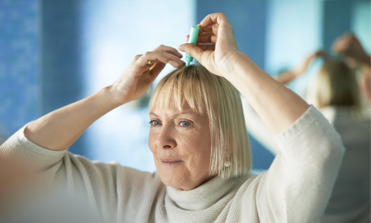 Ta wcierka do włosów z kofeiną działa na baby hair jak kawa! Budzi cebulki i krążenie