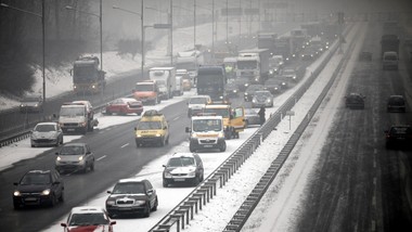 karambol na a4. zderzenie ośmiu pojazdów, autostrada całkowicie zablokowana