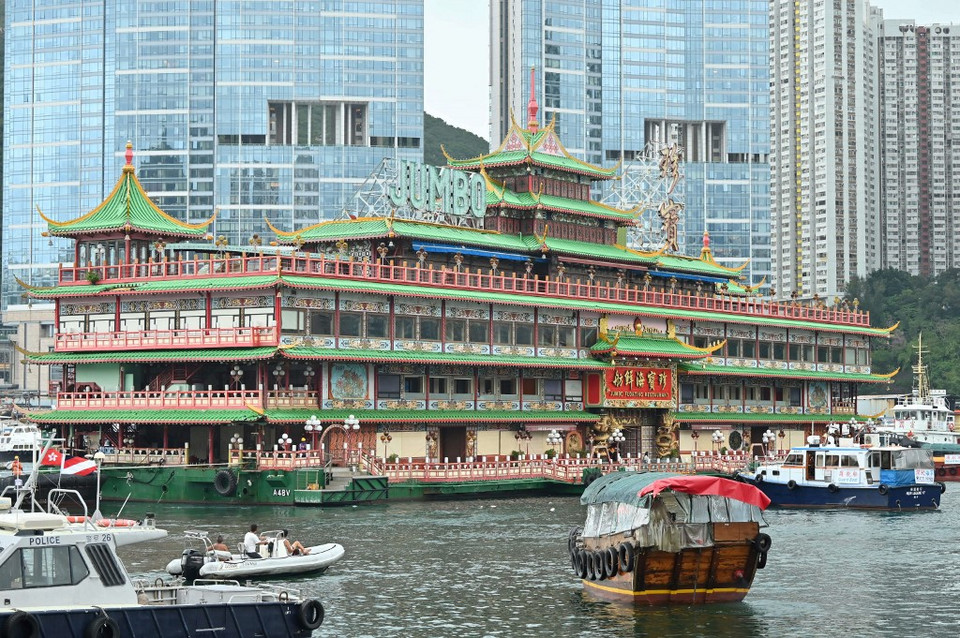 Zatonęła słynna pływająca restauracja Jumbo z Hongkongu