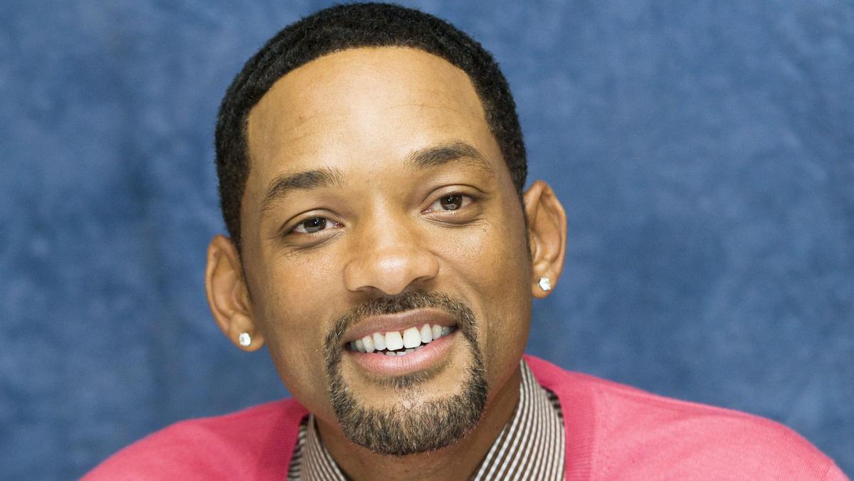 will smith w różowym sweterku