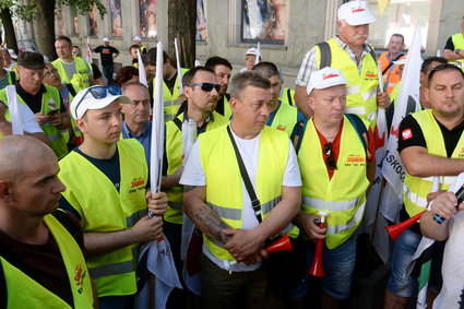 Prezes JSW odwołany, górnicy demonstrują w Warszawie