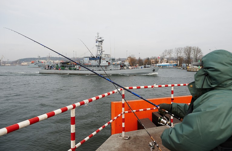 Obecnie do grupy SNMCMG 1 oddelegowane są jednostki: niemiecki zaopatrzeniowiec 'Donau' (A 516), niemiecki trałowiec Auerbach/Oberpfalz (M 1093), brytyjski niszczyciel min Pembroke (M 107) typu Sandown, belgijski niszczyciel min Lobelia (M 921), polski niszczyciel min Mewa (623). 
<br>Na zdjęciu:  Polski niszczyciel min ORP 'Mewa' wypływa z portu wojennego w Gdyni.
<br><br>fot. (aw/cat) PAP/Adam Warżawa