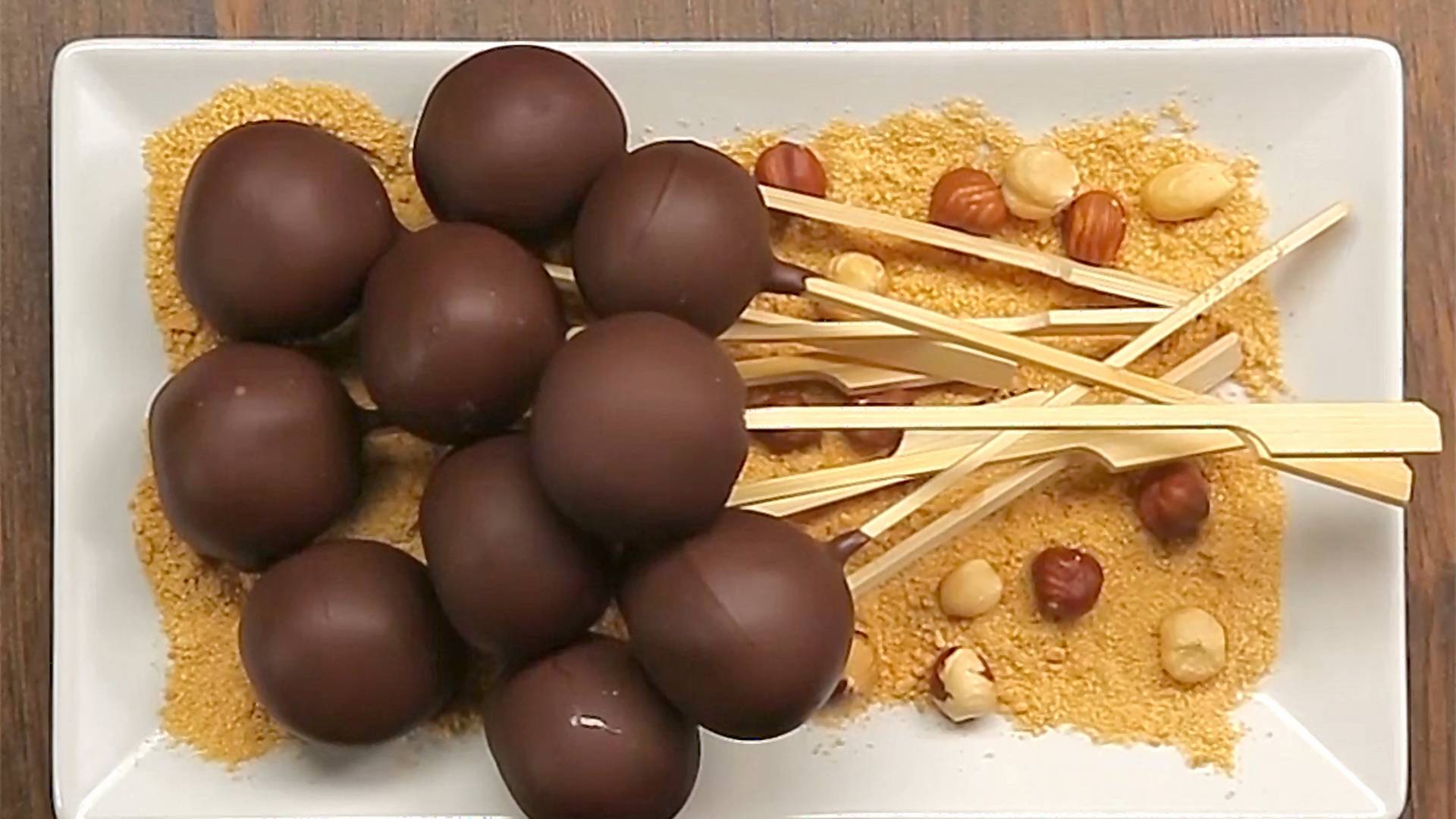 VIDEO: Karamelové guličky, ktorým neodoláš. Priprav sladké jednohubky s orieškami