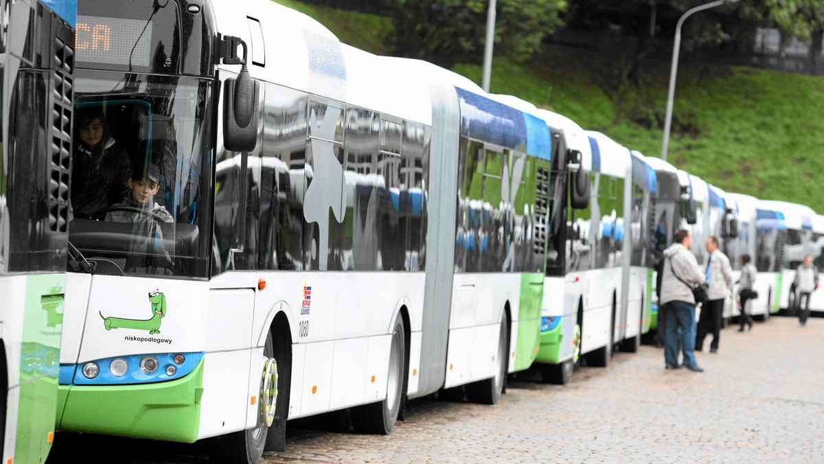 W zielonogórskim MZK trwa konflikt wokół cen biletów. Kierowcy autobusów zbierają podpisy pod projektem uchwały, który podniósłby ponoszone przez pasażera koszty przejazdu z dwóch do trzech złotych - pisze "Gazeta Lubuska" na swoich stronach internetowych.
