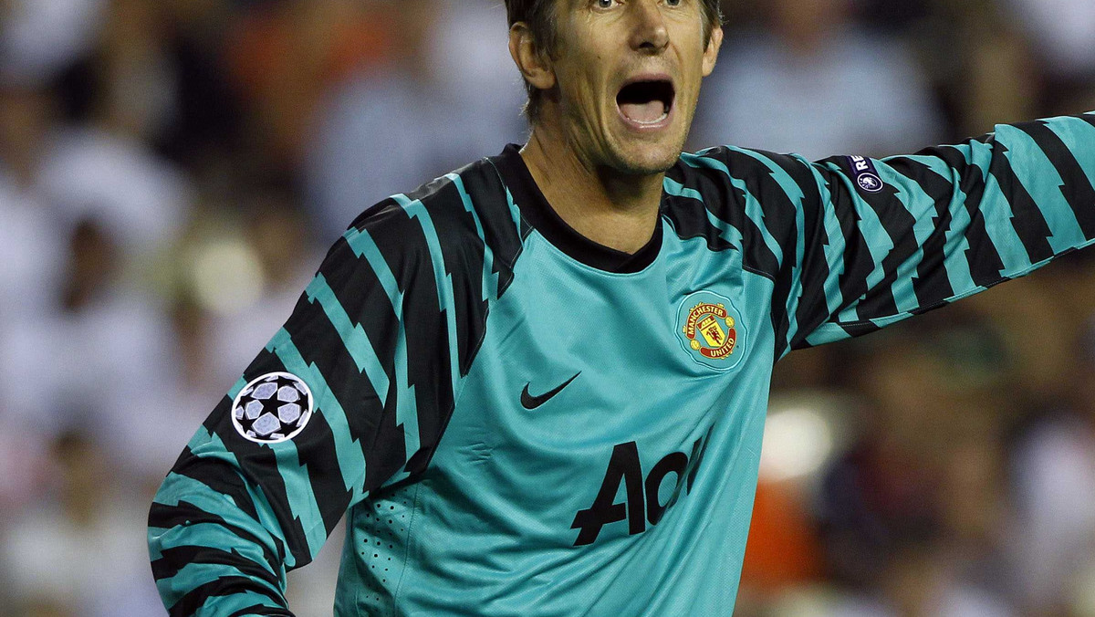 Bramkarz Manchesteru United, Edwin van der Sar, jako "nonsens" określił pogłoski o tym, iż po zakończeniu obecnego sezonu przejdzie na piłkarską emeryturę.