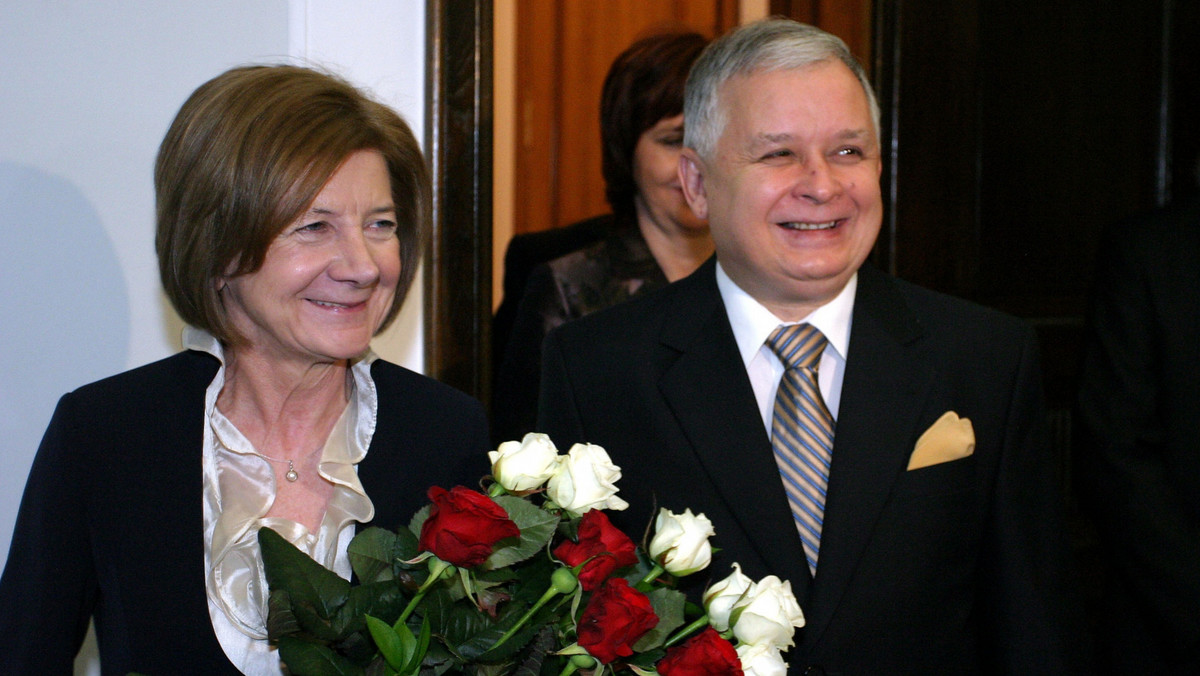 Zwycięzca wyborów prezydenckich zapowiada ograniczenie zjawisk patologicznych oraz zgodę i "zakopanie rowów". W Polsce brak dobrego wzorca prezydentury, więc Lech Kaczyński będzie dopiero musiał go stworzyć.