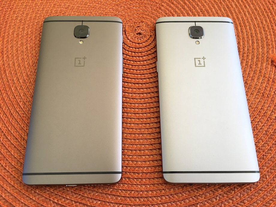 The OnePlus 3t (left) and OnePlus 3 (right).