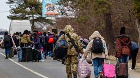 Czy Ukraińcy mieszkający w Polsce trafią na front? Tłumy pod konsulatami i punktami paszportowymi