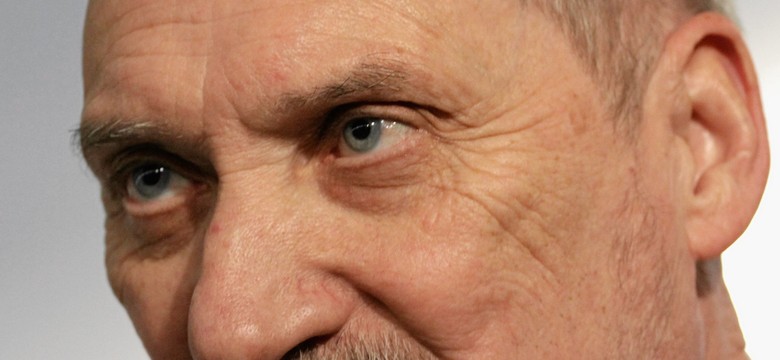 Macierewicz prosi o ochronę dla ostatniego pilota ze Smoleńska