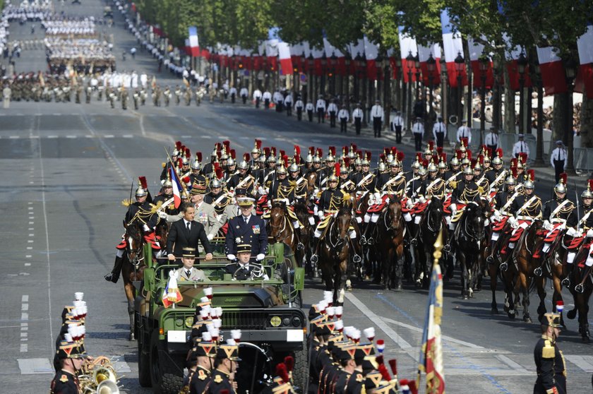 Prezydent Francji Francois Hollande podczas parady wojskowej w Paryżu