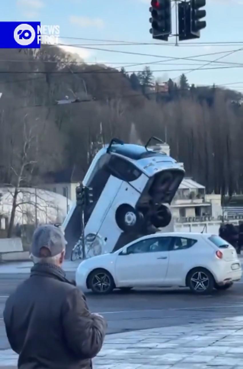 Trenutak pre pada autobusa u reku