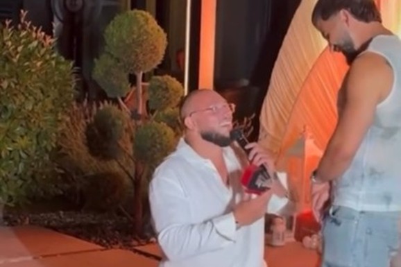 RIJALITI UČESNIK ZAPROSIO DEČKA Marina Visković im pevala na veridbi, puno joj srce! SPEKTAKULARAN VATROMET, pa žurka za pamćenje na bazenu (VIDEO)