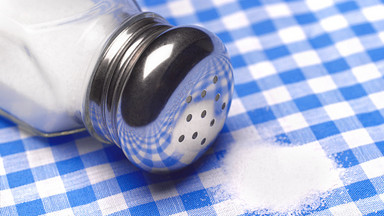 Szczypta soli — dlaczego trzeba ją dodawać do wszystkiego? 