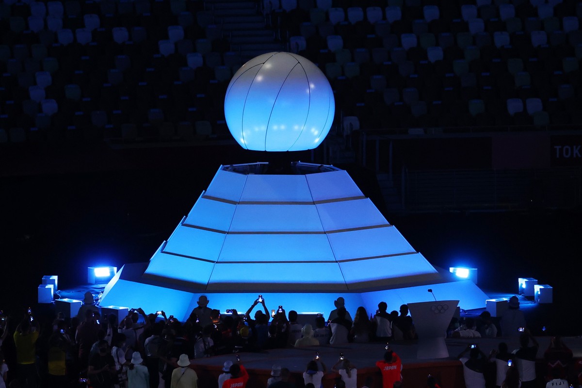Zgaszony znicz olimpijski podczas ceremonii zamknięcia XXXII Letnich Igrzysk Olimpijskich w Tokio