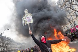 Francja ma problem. Protesty mogą zniszczyć turystkę i linie lotnicze