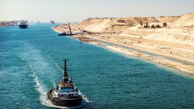 Wypadek w Kanale Sueskim. Statek zderzył się z pływającym mostem