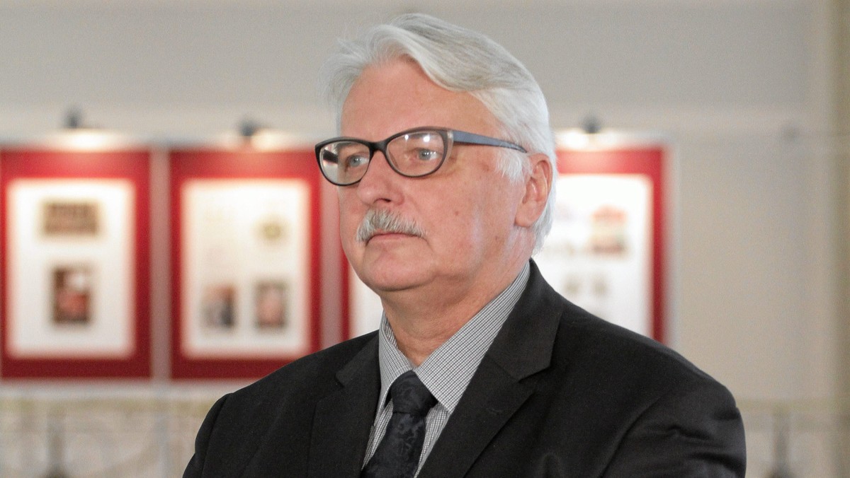 Witold Waszczykowski to nowy minister spraw zagranicznych. Szef polskiej dyplomacji w rządzie Beaty Szydło w pokonanym polu pozostawił m.in. Kazimierza Michała Ujazdowskiego i prof. Ryszarda Legutko. Waszczykowski to polski historyk i dyplomata.