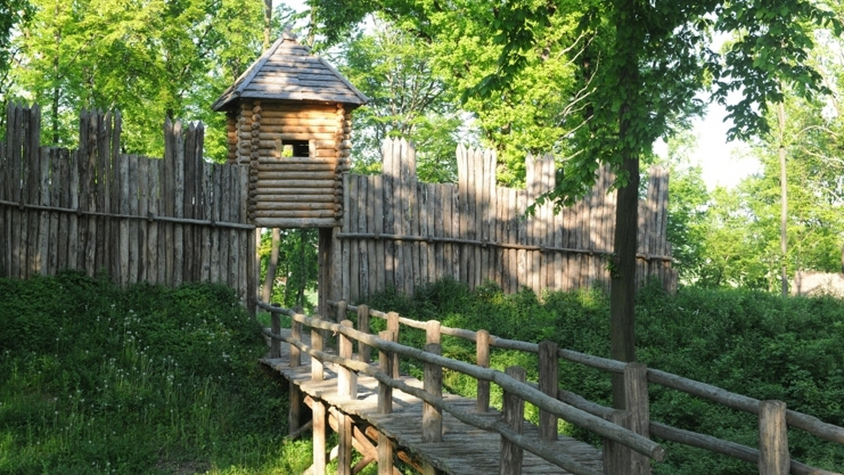 Ponad 500 wojów i rzemieślników m.in. z Rosji i Litwy w najbliższy weekend weźmie udział w festiwalu archeologicznym w skansenie Karpacka Troja w Trzcinicy k. Jasła. Dzięki inscenizacjom zobaczyć będzie można codzienne życie naszych przodków.