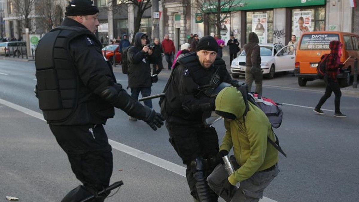 Marsz Niepodległości starcia policja uczestnik