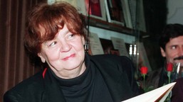 była jedną z najpoczytniejszych pisarek prl. polacy po jej książki stali w kolejkach