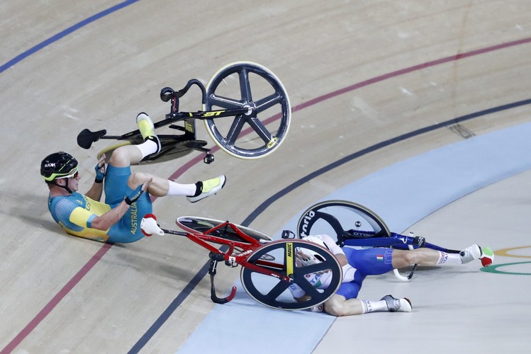 Wielka kraksa na kolarskim torze. Koreańczyk Park Sang-hoon odwieziony do szpitala